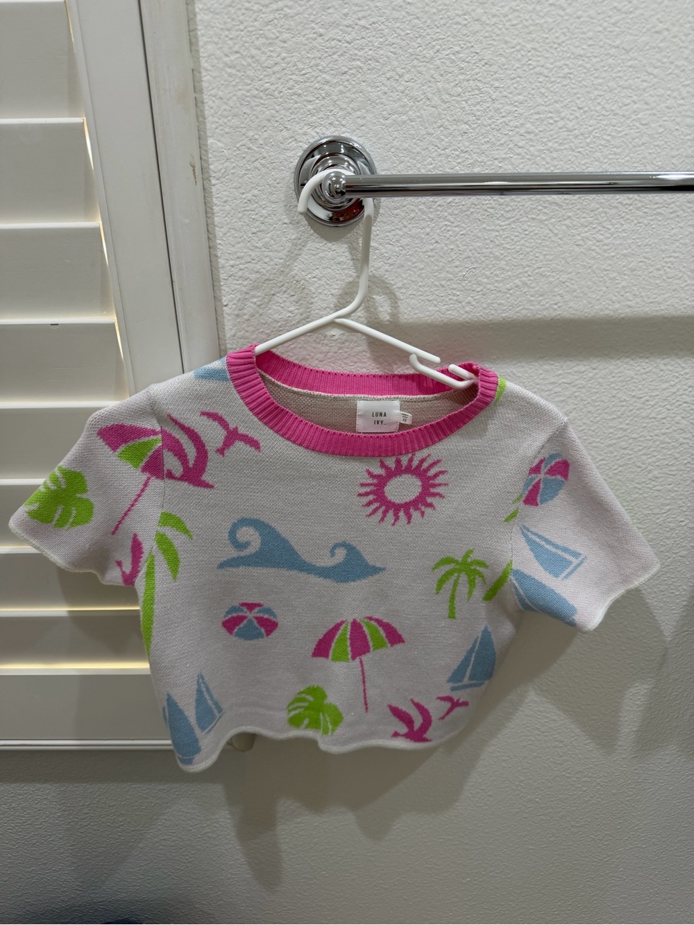 Cropped White Knit Top with Pink Trim and Colorful Motifs